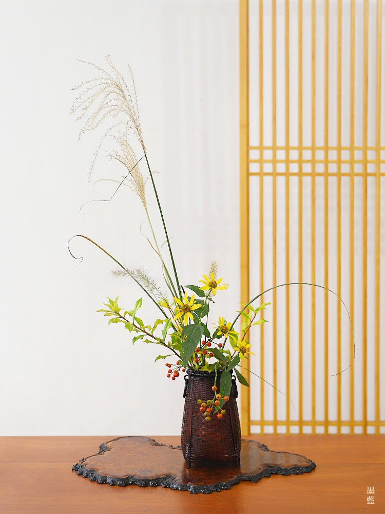 竹編み花かご - 新古典主義スタイル
