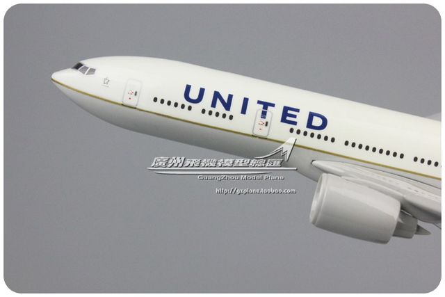 United Airlines Boeing B777 resin simulation passenger aircraft model 32cm