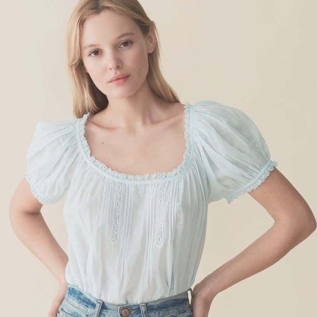 French fresh embroidery lace lace bubble sleeve round collar shirt retro flower crushing pleated shirt doll shirt
