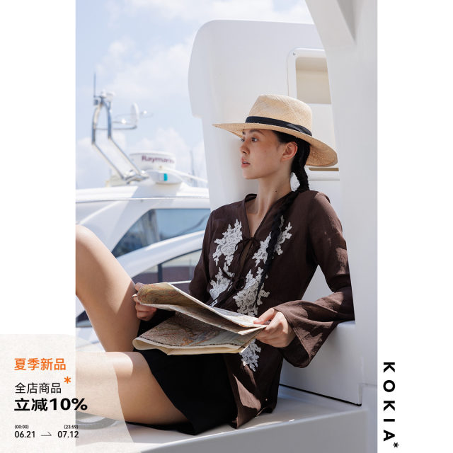 KOKIA spot hazy and skinny cross yarn hand sewing lace flower flared sleeve streamer V-neck shirt