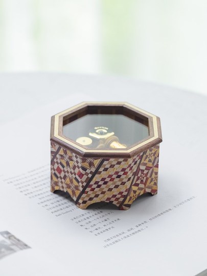 Caixa de Música de Madeira Octogonal Yosegi Zaiko - Presente