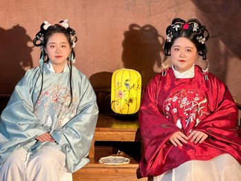 Embroidery Master Chinese Girlfriend pretend to be thin
