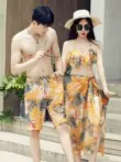 	váy hạ eo	 Bộ đồ bơi bikini ba mảnh cho nữ 2023 quần đi biển mới gợi cảm cho nam ở suối nước nóng và đồ bơi cặp đôi đi biển 	váy sơ mi rút eo	 Váy eo cao