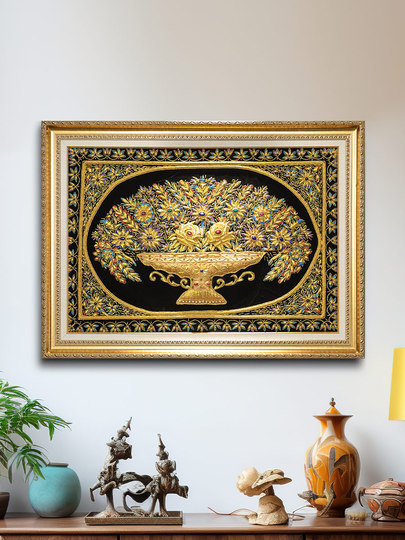 並外れた美しさ 東南アジアの花刺繍壁掛け - 金色の絹の絵画