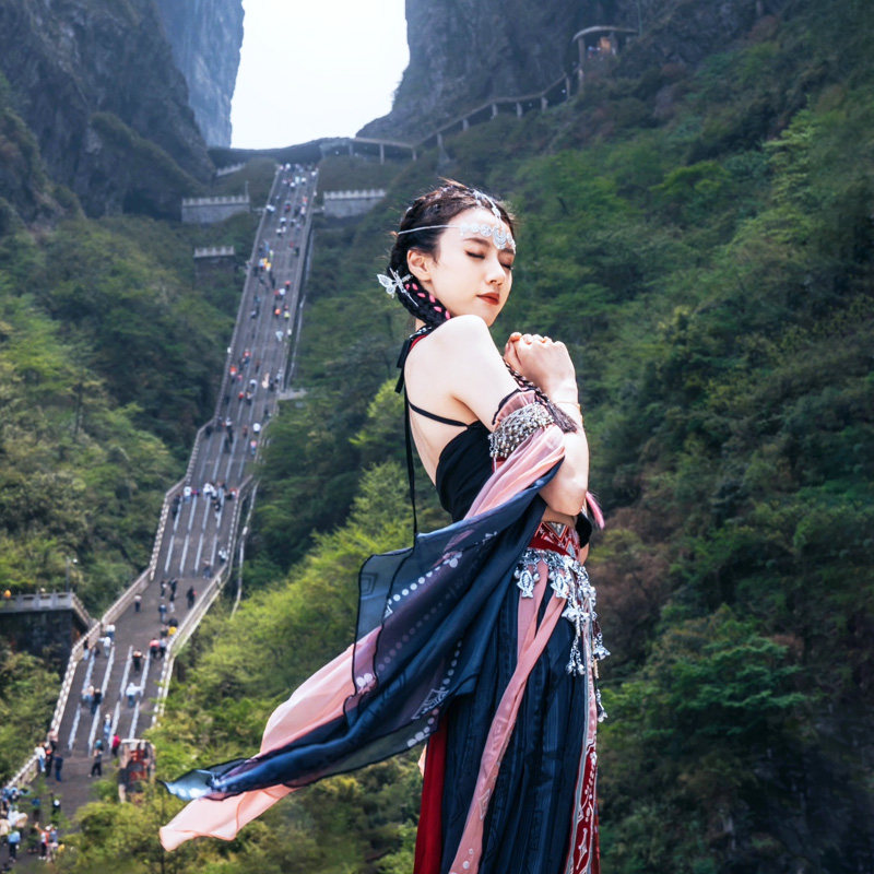 【精品酒店】湖南张家界旅游4天3晚天门山宝峰湖武陵源跟团游飞猪