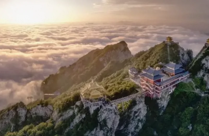 老君山风景名胜区-飞来峰图片