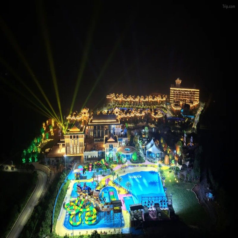 韶关龙泰翁山源温泉城2天1晚+2大1小早餐+温泉乐园通票