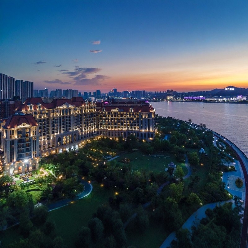 【融创亲子优选】2晚青岛融创施柏阁酒店|青岛融创乐园门票