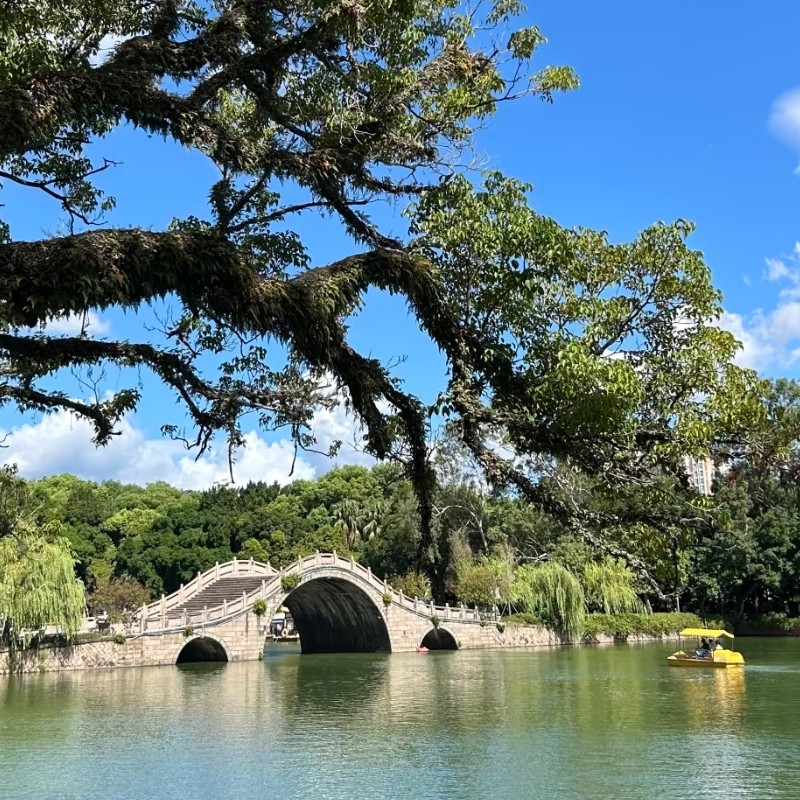 【乐享】杭州西湖假日酒店开放式套房五天四晚+西湖风景名胜区+雷峰塔