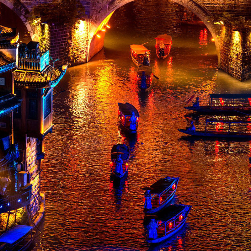 湘西凤凰古城酒店住宿2天1晚素履莲花+古城8景湘见沱江游船+凤凰样子演出票酒景套餐