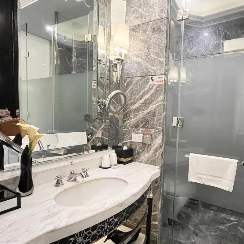 无锡洛克菲酒店豪华房(大床/双床)1晚+双人拈花湾门票(提前一天预定)+双早