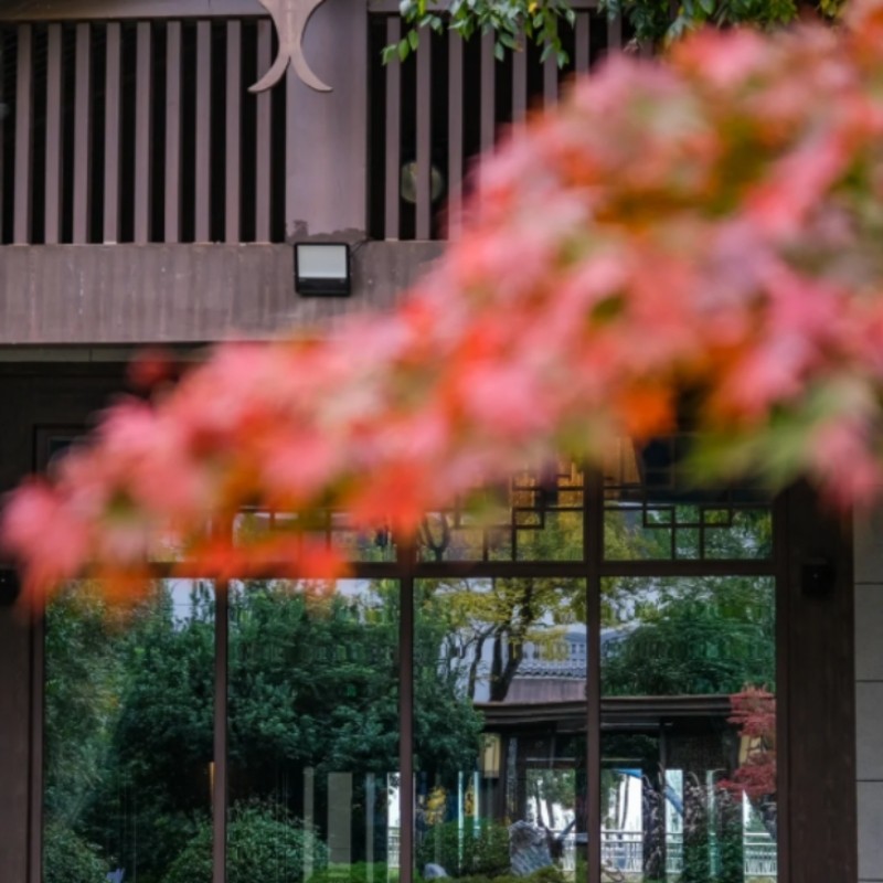 昆明滇池融创施柏阁酒店 园景阳台房1晚+双人昆明热雪奇迹3小时滑雪1次+次日双早