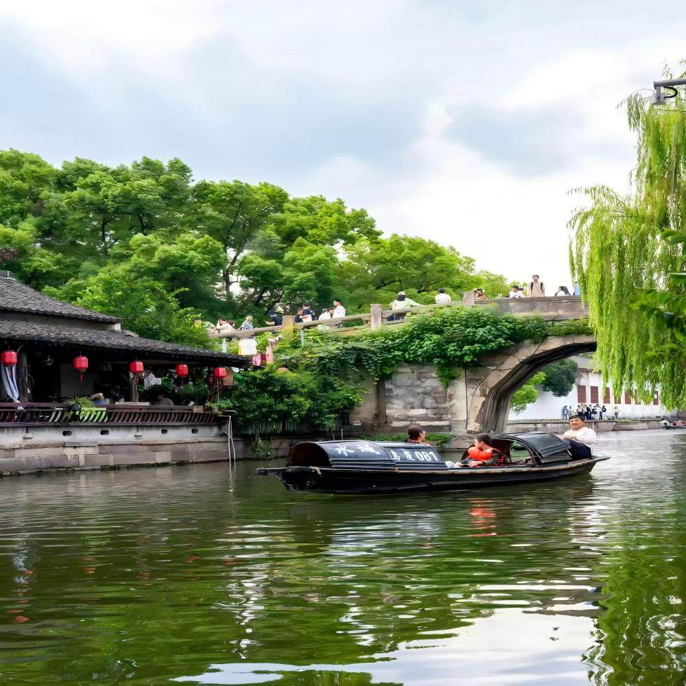 VIP包团 仓桥直街+乌篷船体验+府山公园(越王台)+导游讲解服务 - 定制游预订