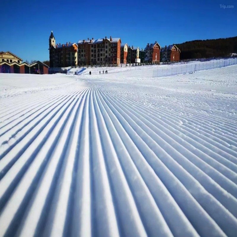 美林谷滑雪场-赤峰美林谷四季山酒店 一住一滑