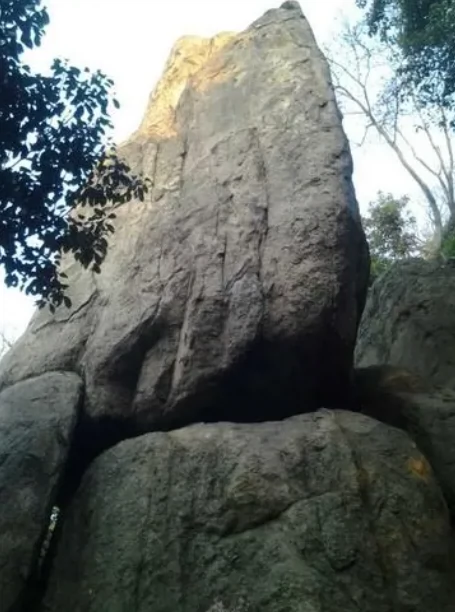 天平山风景名胜区-飞来石图片