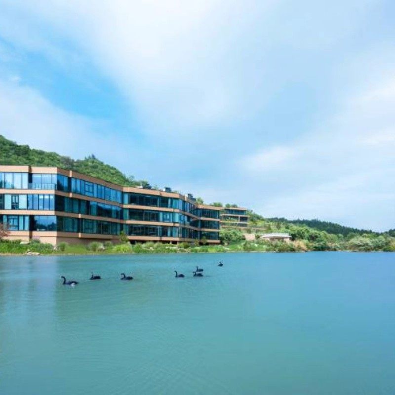 莫干山都喜天丽酒店1晚+早餐+双人汤泉+草坪游戏