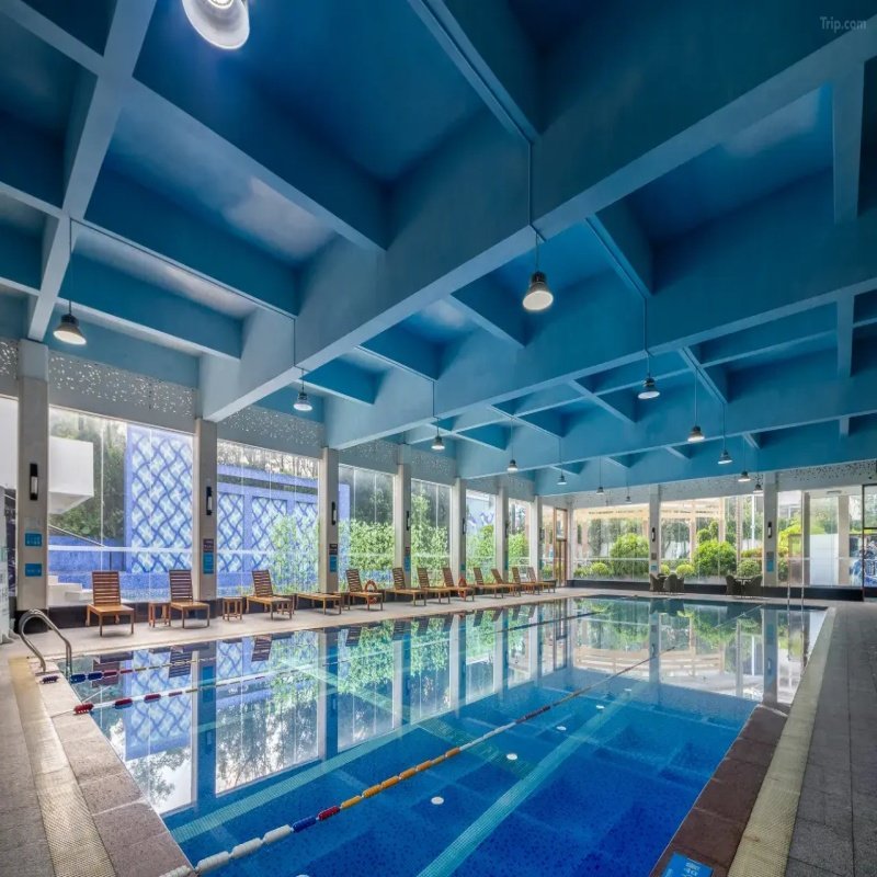 东莞嘉辉会丽呈华廷酒店(龙凤山庄店)1晚+双晚+2张龙凤山庄日场+夜游观光门票+儿童乐园