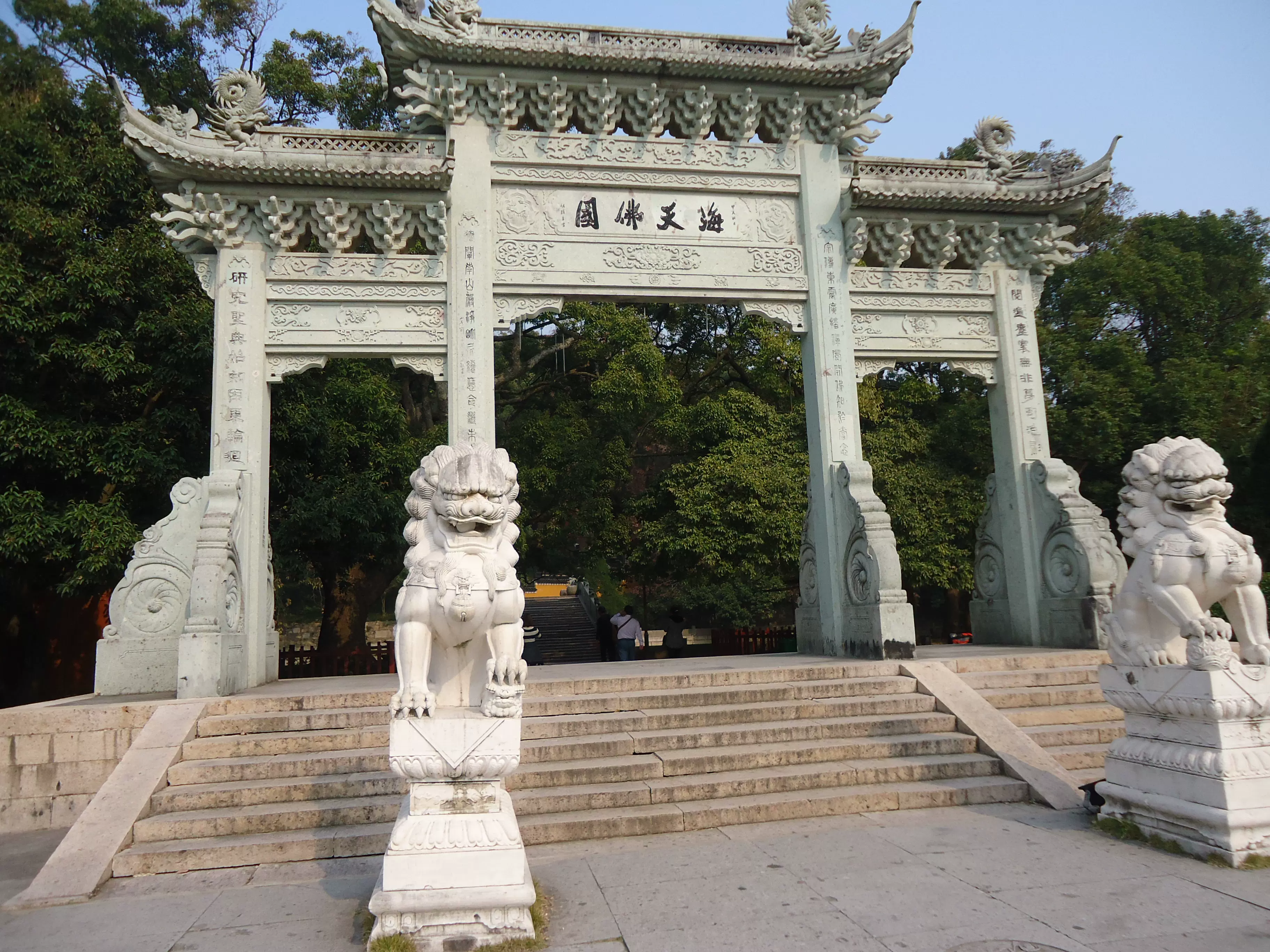 法雨寺山门图片