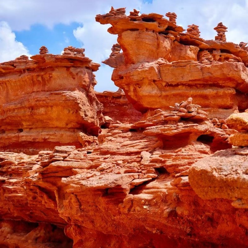 西北独特丹霞地貌2日游满巴拉僧庙+乌海湖+甘德尔山+西部梦幻峡谷 - 定制游预订