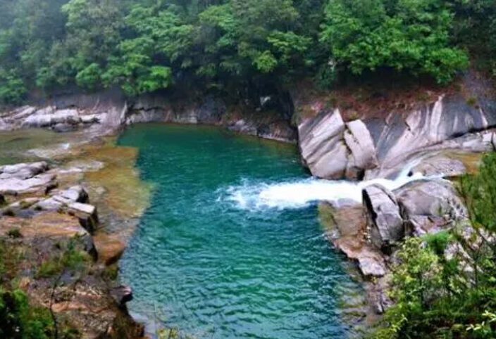 梧风洞峡谷图片