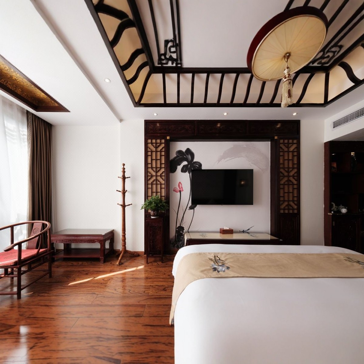 边城凤凰沱江夜游+《边城》大型森林剧场演出+凤凰素履莲花度假酒店3天2晚