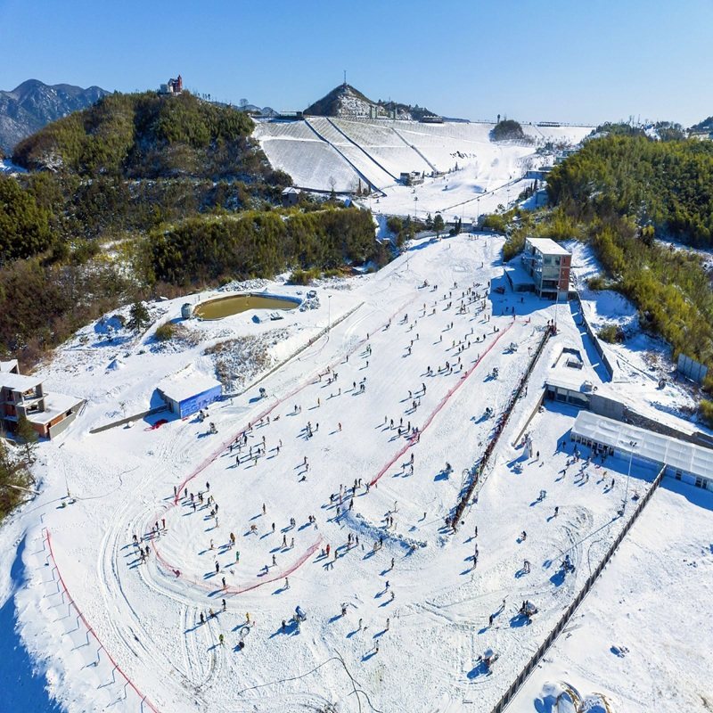 【滑雪+汤泉】江南天池滑雪场1日票默认次日+安吉鼎尚驿度假酒店