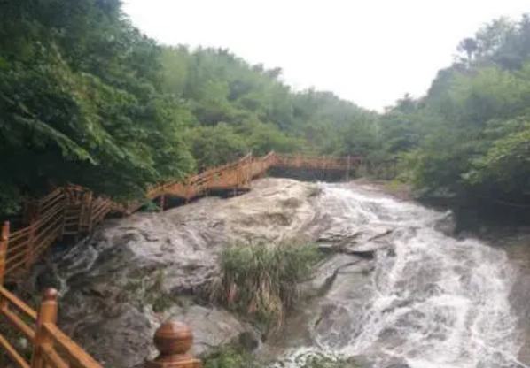 霍山大峡谷山门图片