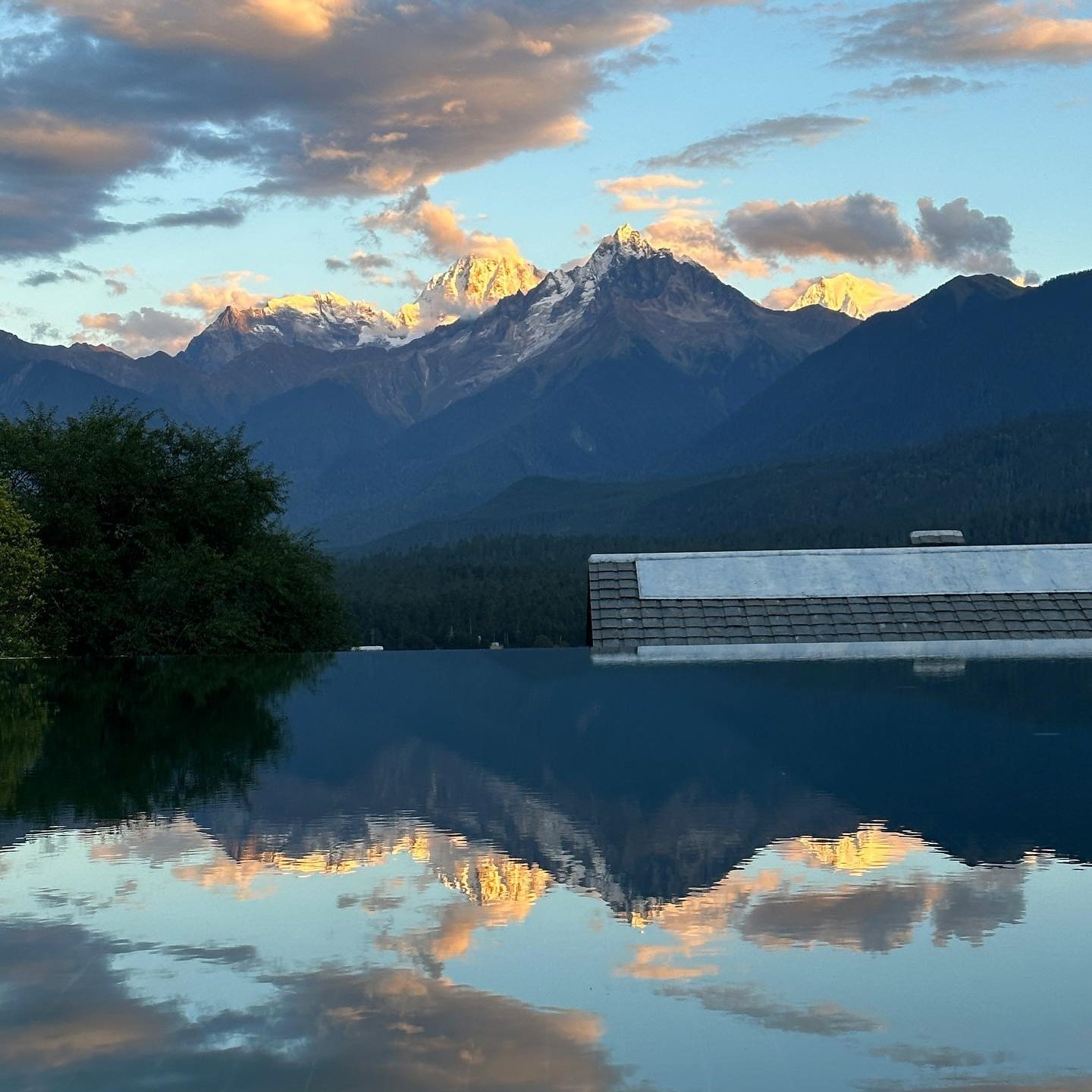 西藏林芝+波密+巴松措+然乌湖8天7晚纯玩小团南迦巴瓦峰松赞林卡 - 定制游预订