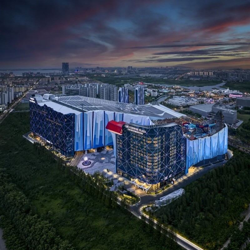 【雪国一夜 暖宿皇冠】1晚上海冰雪世界皇冠假日酒店+上海耀雪冰雪世界娱雪/滑雪任选