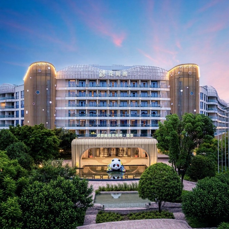 【乐享】成都融创花间阁 · 踏雪1晚+双人成都热雪奇迹3小时初级道滑雪 - 定制游预订