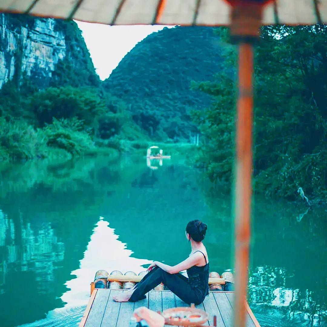 南宁起止广西旅游6天5晚跟团游北海银滩百色古龙山崇左德天瀑布 - 定制游预订