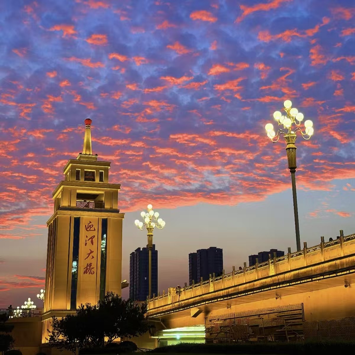 【畅玩】太原阳光假日酒店 HolidayInn单卧套房2天1晚+太原方特东方神画+蒙山大佛