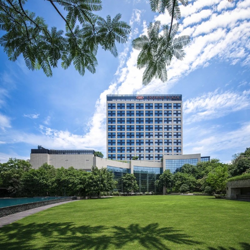 【皇冠假日熊猫奇遇】2天1晚四川成都保利公园皇冠假日酒店+熊猫繁育基地门票买1送1 - 定制游预订