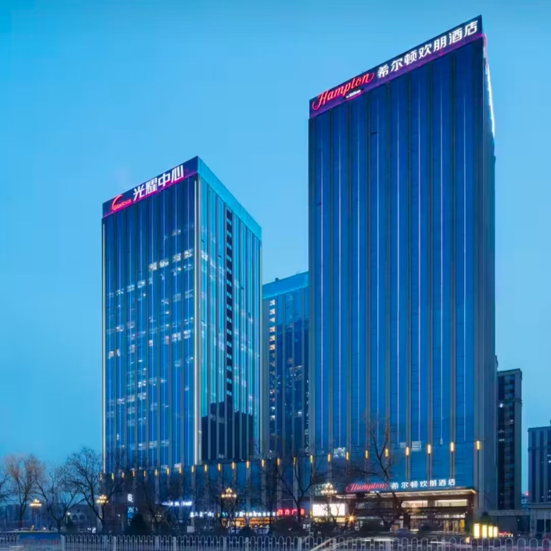 【畅玩】银川光耀中心希尔顿欢朋酒店舒适大床3天2晚+龙谕酒庄