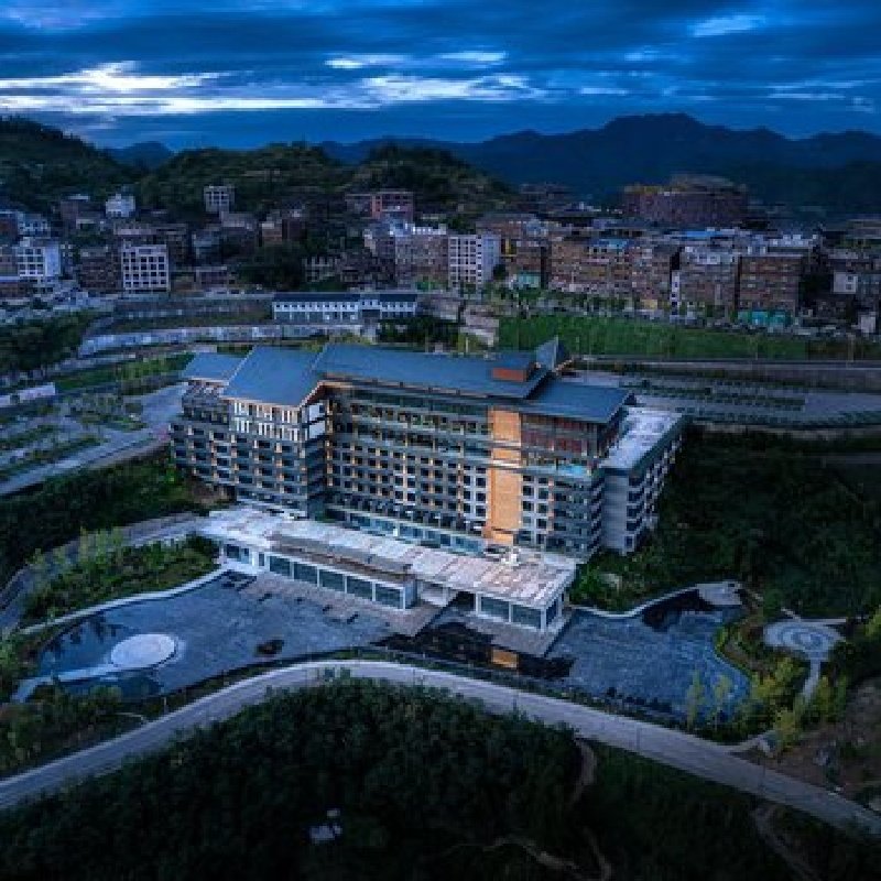 D2天1晚黔东南苗族侗族自治州千云山房大酒店自由行 +镇远古城门票单人酒景套餐 - 定制游预订