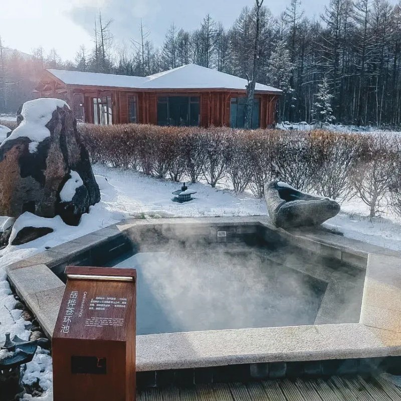 【家庭超值购】3天2晚长白山郝力克酒店+滑雪+温泉+鹿苑+越野车+冬季夜游+特色活动