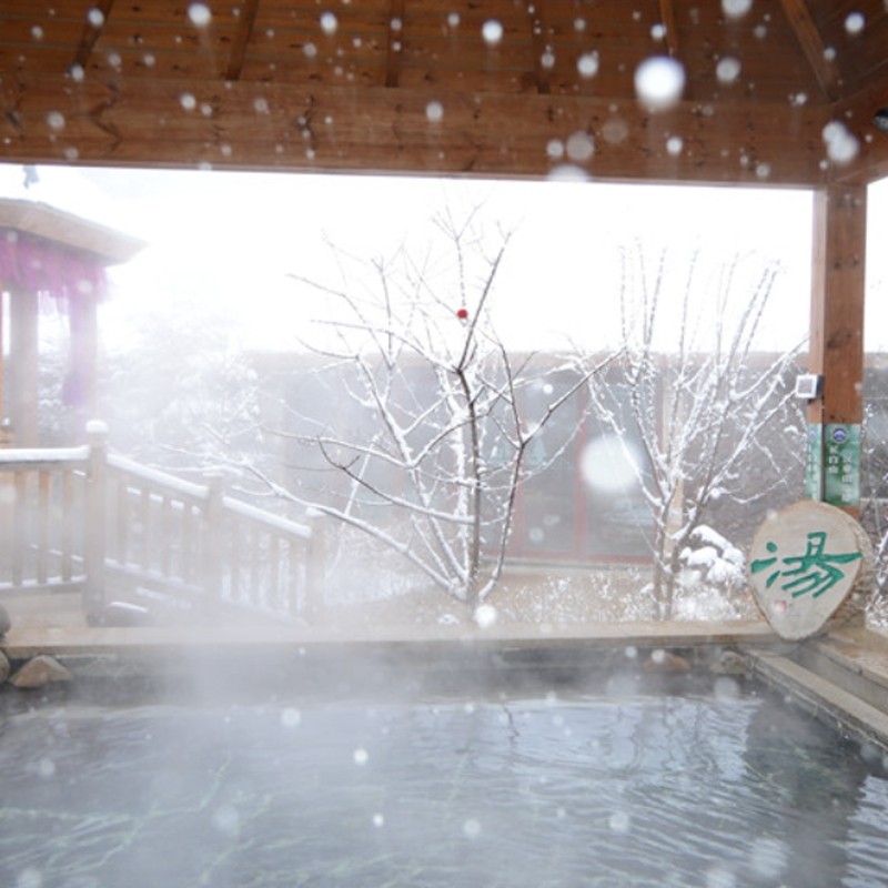 【长白山冰雪嘉年华】4天3晚长白山万达喜来登度假酒店+水乐园\汉拿山温泉等