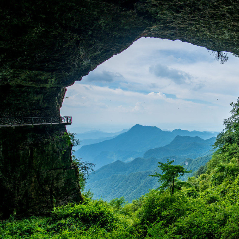 【周末不加价】重庆金佛山酒店+金佛山套票+天星温泉2天1晚家庭双人套餐+可选滑雪套票
