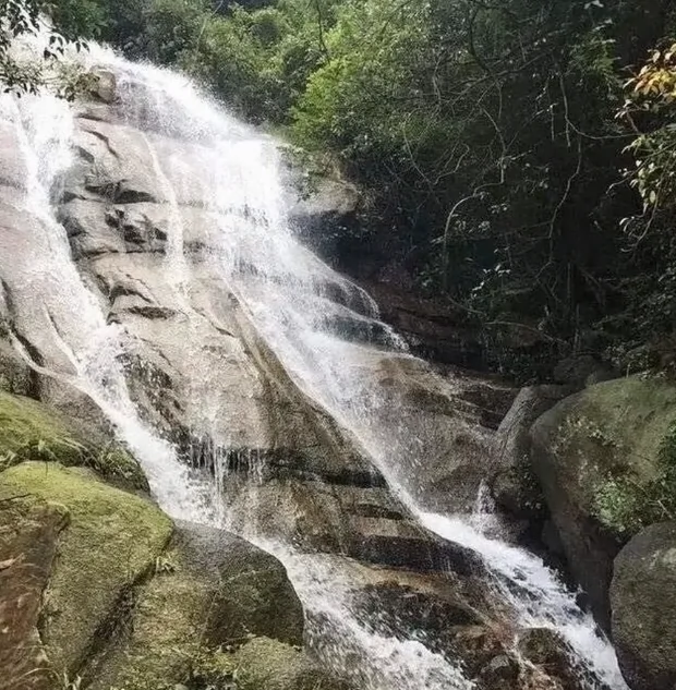 天龙溪瀑布群图片