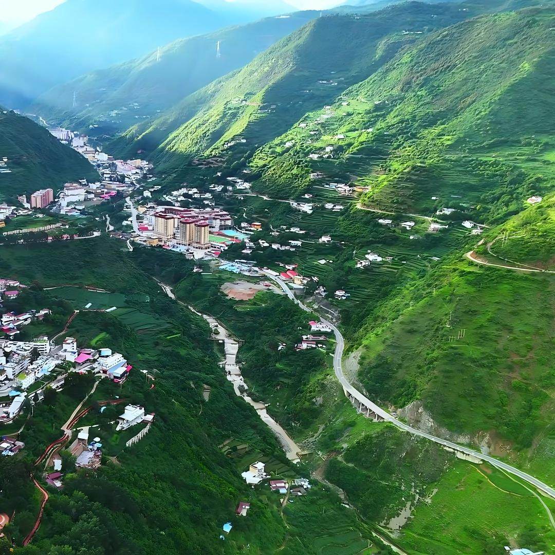 凉山市区品牌连锁酒店住宿+黄联土林成人门票