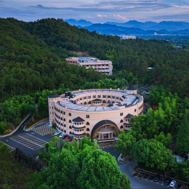 安吉中南度假/老虎/狮王/东非草原酒店1晚+双早+百草园+小火车+自然博物馆