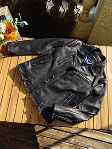 King of Word of Word! The first layer of vegetable tanned cowhide OEM is a beautiful designer version of the slim savvy locomotive male leather jacket

