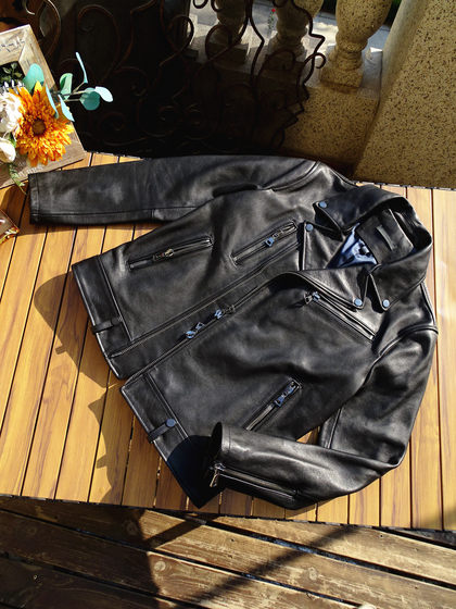 King of Word of Word! The first layer of vegetable tanned cowhide OEM is a beautiful designer version of the slim savvy locomotive male leather jacket
