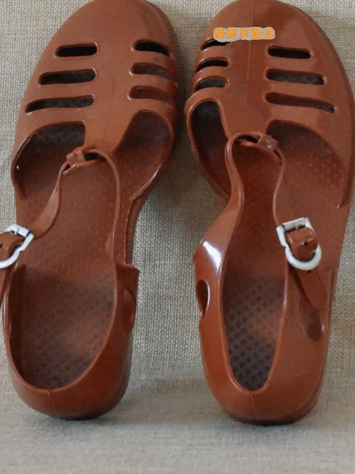 3547凉鞋复古塑胶鞋战地平跟男老式塑料洞洞包头怀旧老兵军凉鞋