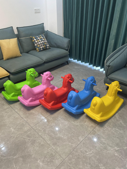 Zekonoファッションロッキングホースプラスチック製子供用おもちゃ木製