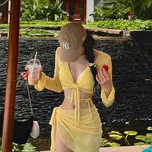 
2026 new swimsuit women's high-end bikini swimsuit split four-piece set with cover-up long-sleeved hot spring swimsuit