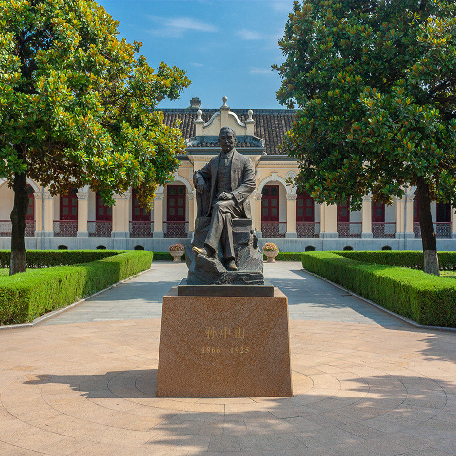 南京牛首山+总统府+中山陵+夫子庙3日跟团游赠游船50餐标豪华酒店