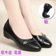 Flat-soled mom's leather shoes, genuine leather soft-soled wedge-heeled shoes, spring and autumn style, middle-aged and elderly women's shoes, large size 41-43