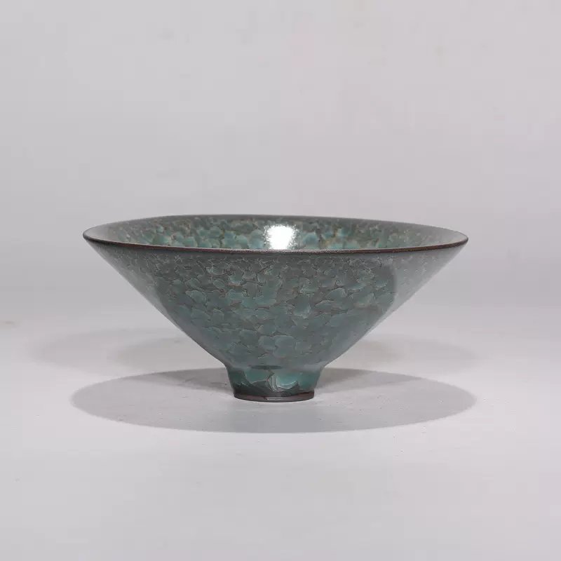 宋官窑冰裂纹斗笠碗