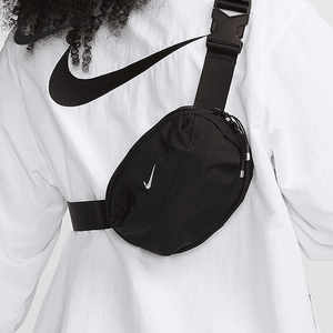 
Nike AURA Crossbody Bag 25 Spring Nike Hook Storage Zipper Pocket Adjustable Shoulder Strap HM6120